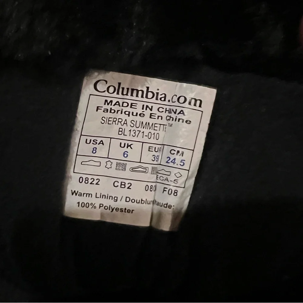 COLUMBIA Snow/Winter Boots in Black with Fur Lining